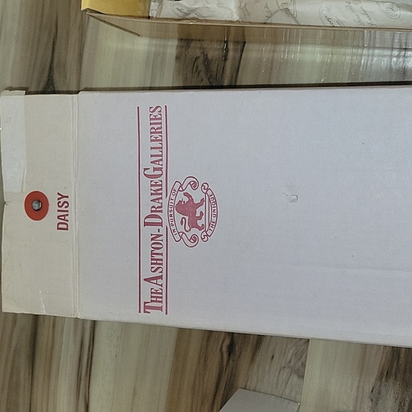 NWT Limited Edition Porcelain Romantic Flower Maidens "Daisy" 1990 - Picture 9 of 12